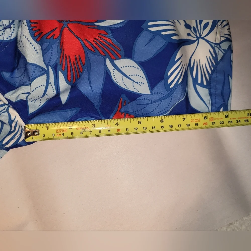 Lands End‎ Swim Shorts Size Medium Floral Tropical Red Blue Patriotic 4th